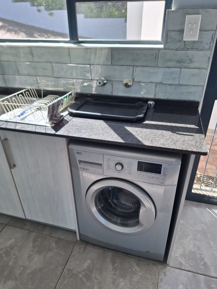 To Let 3 Bedroom Property for Rent in Beachview Eastern Cape